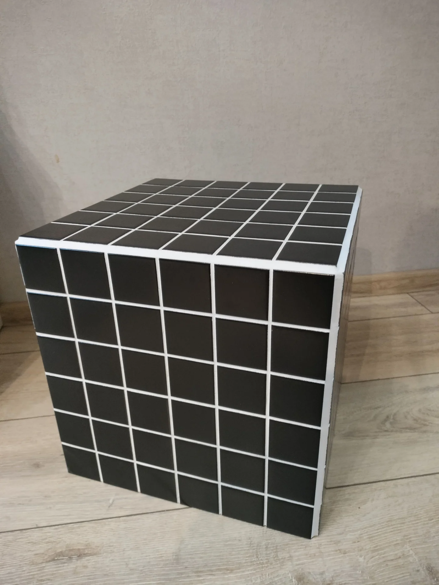 STUDIO135 CUBE No.02. Чёрный мозаичный куб-столик ручной работы - миниатюра 5