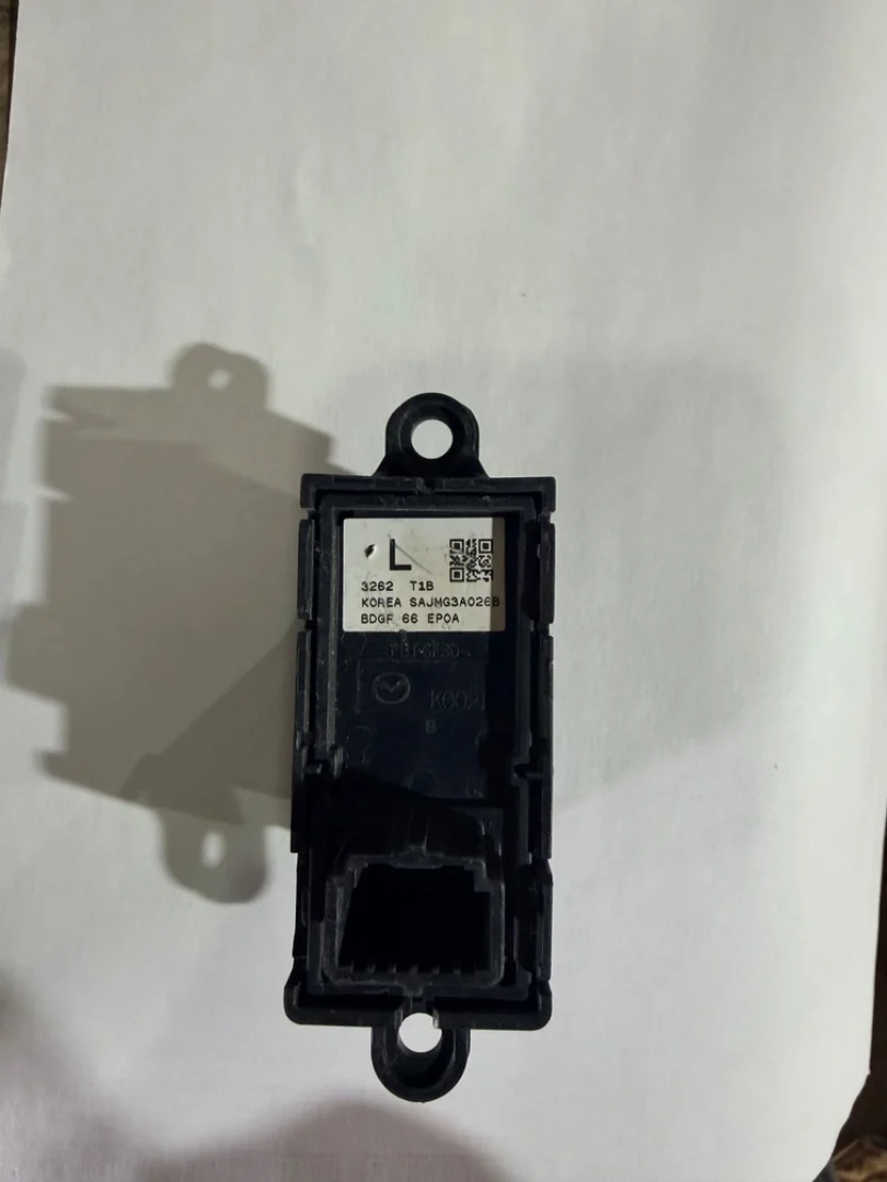 Кнопка стояночного тормоза Auto Hold Mazda CX-5 KF - миниатюра 2