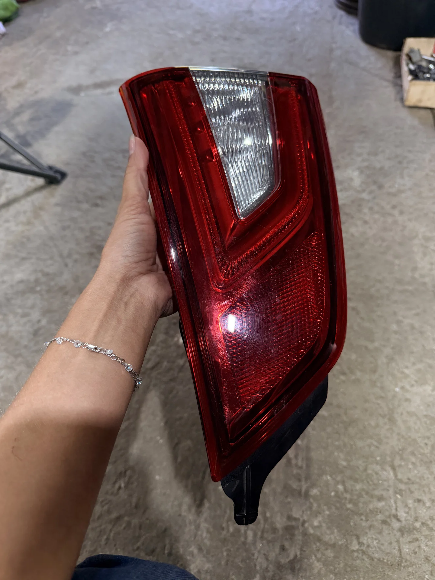 Фонарь задний внутренний правый NISSAN QASHQAI J11 - изображение 1