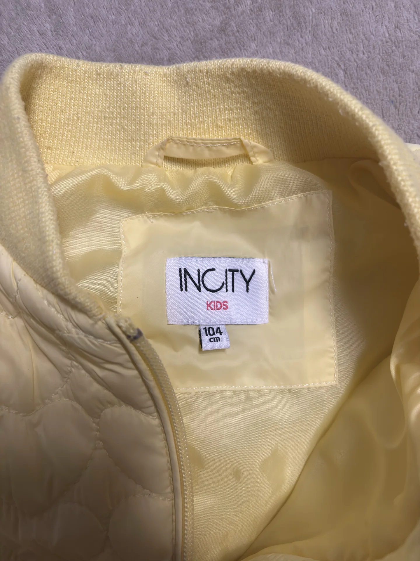 Безрукавка желтая легкая, Incity, 104 см - миниатюра 2