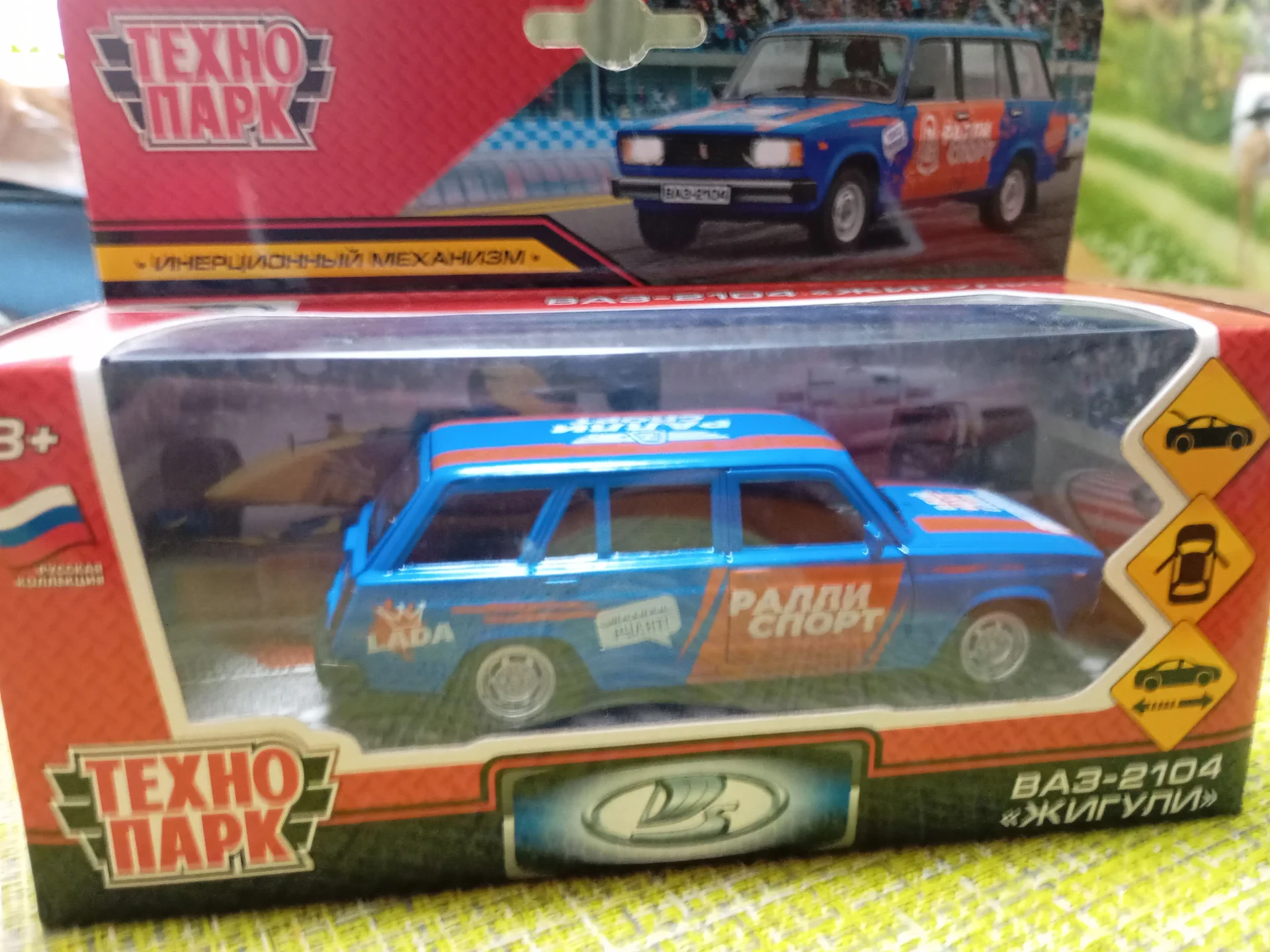 Игрушечная модель автомобиля ВАЗ-2104 "Жигули" - миниатюра 4