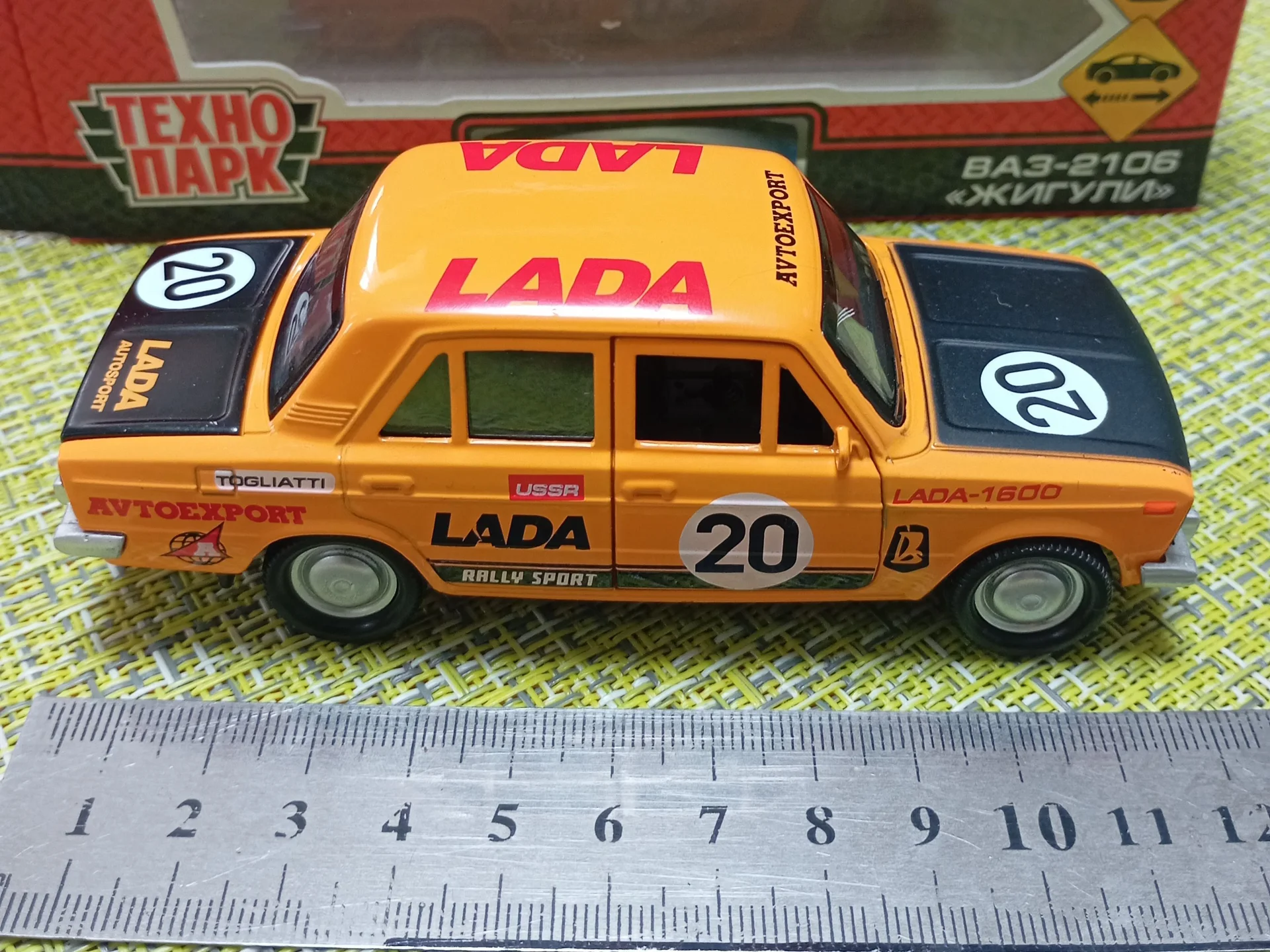Игрушечная модель автомобиля ВАЗ-2106 "Жигули". - изображение 1