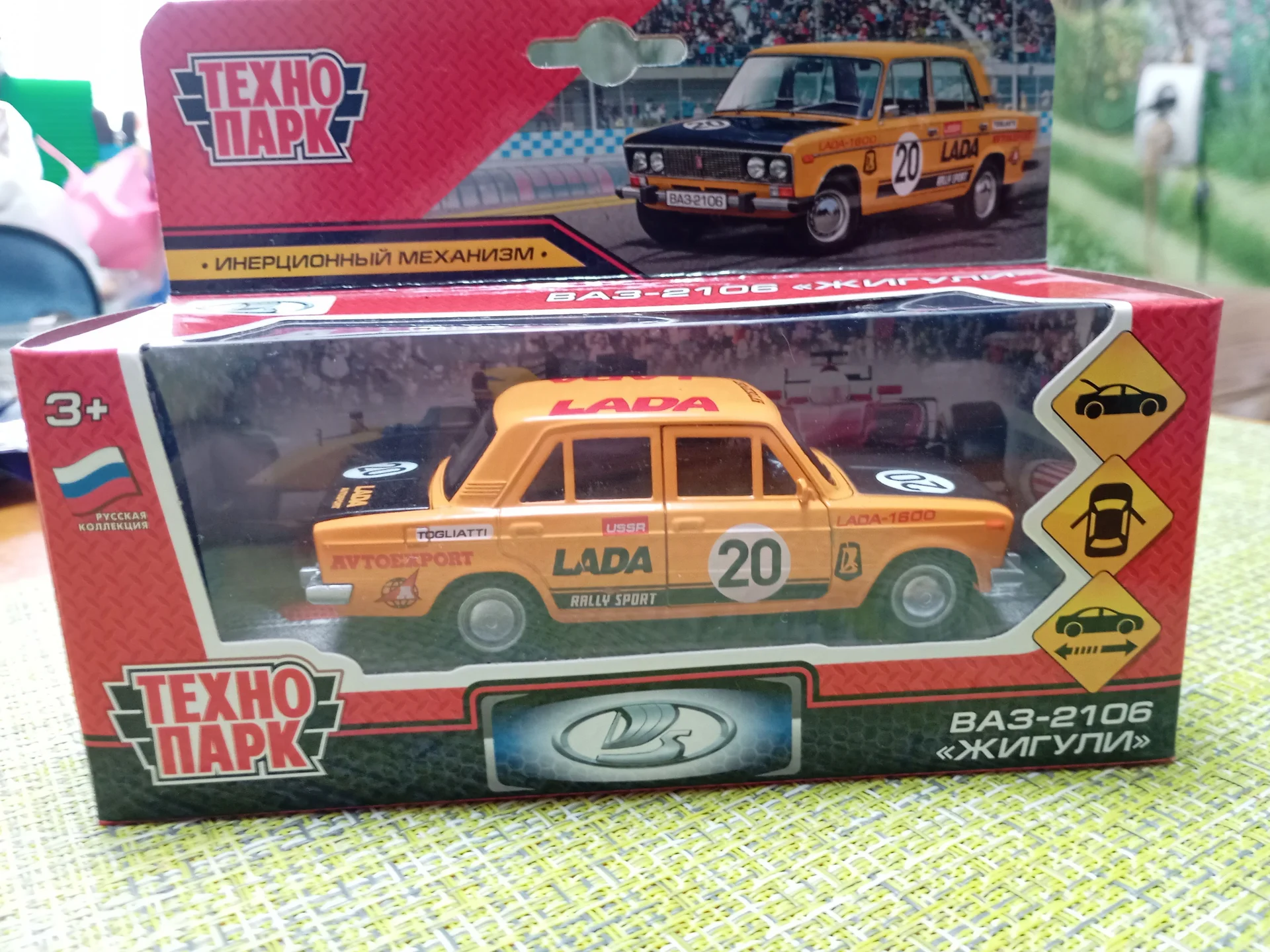 Игрушечная модель автомобиля ВАЗ-2106 "Жигули". - миниатюра 4