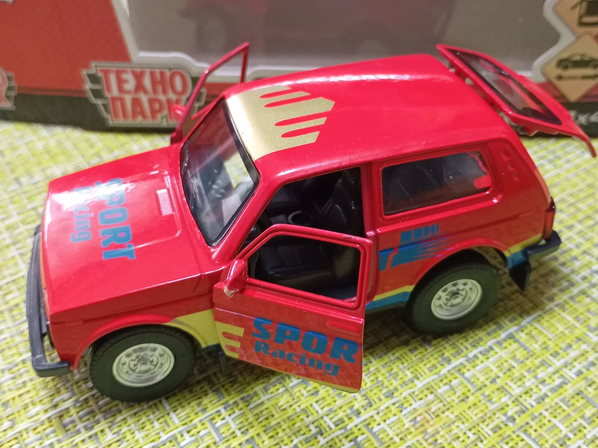 Игрушечная модель автомобиля Лада Нива Спорт - миниатюра 2