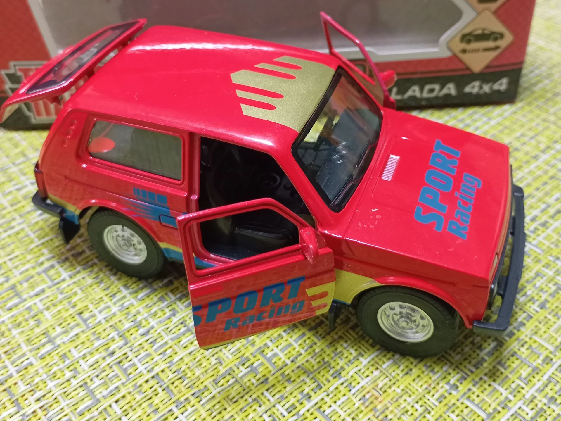 Игрушечная модель автомобиля Лада Нива Спорт - миниатюра 3