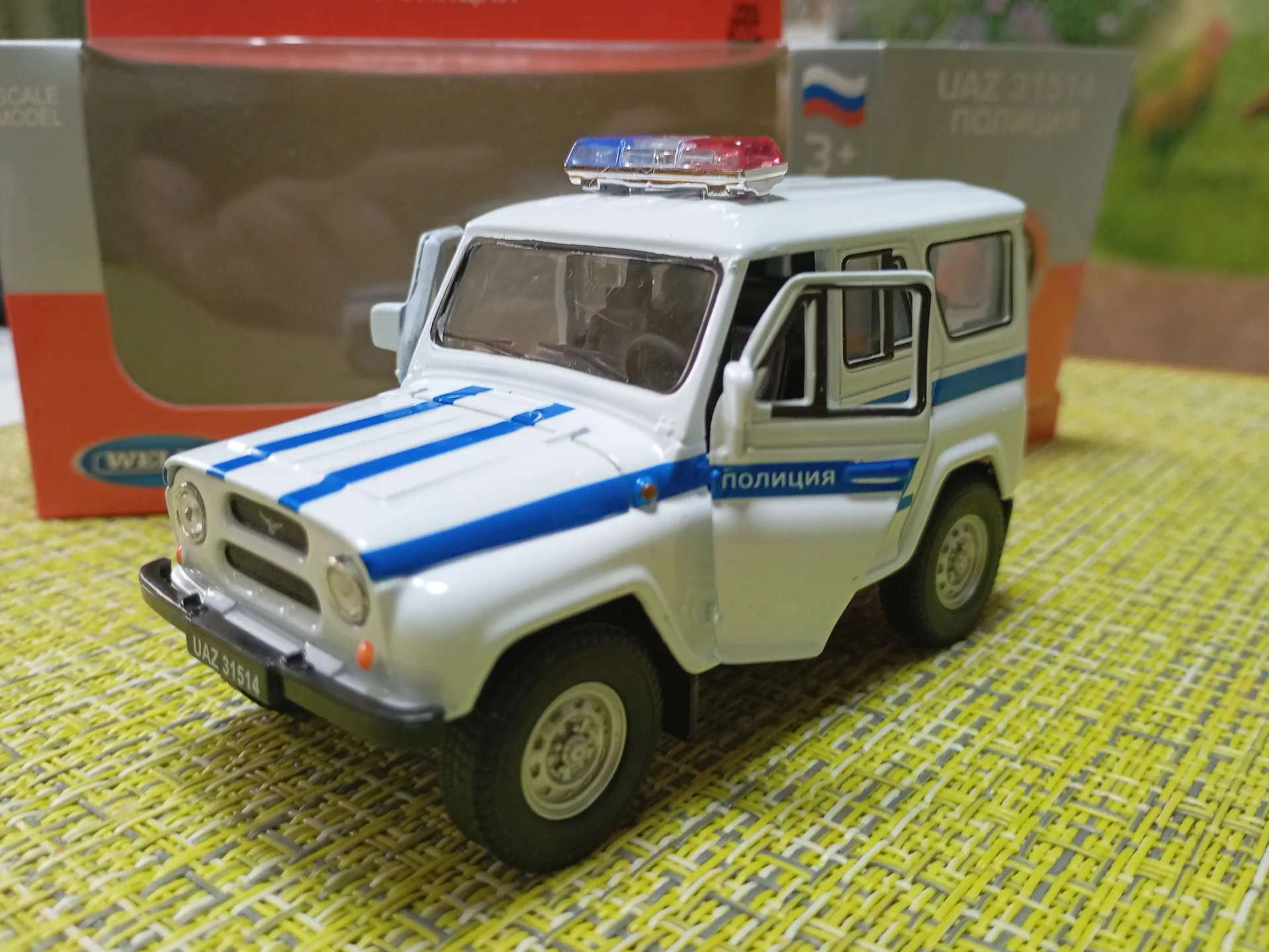 Игрушечный автомобиль УАЗ Хантер, Полиция. - миниатюра 4