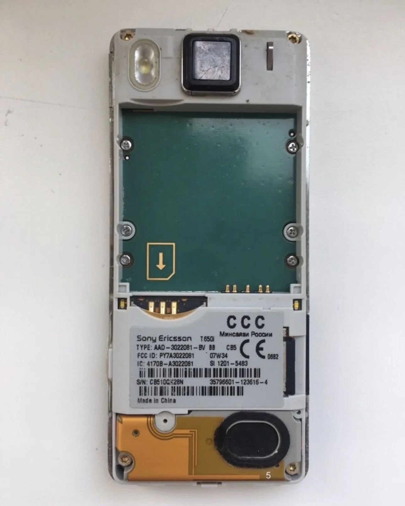 Телефон Sony Ericsson T650i - миниатюра 3
