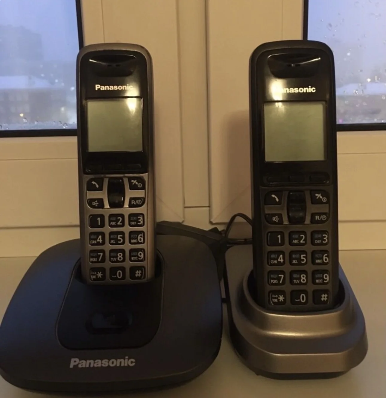 Домашний телефон и база для зарядки Panasonic Dect - изображение 1