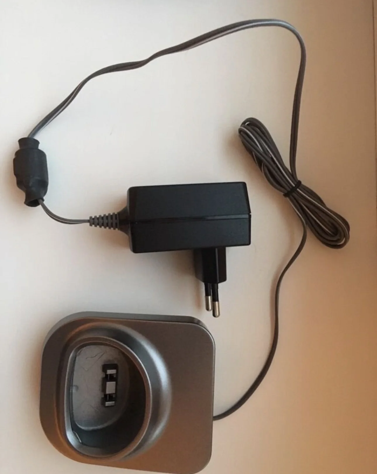 Домашний телефон и база для зарядки Panasonic Dect - миниатюра 7