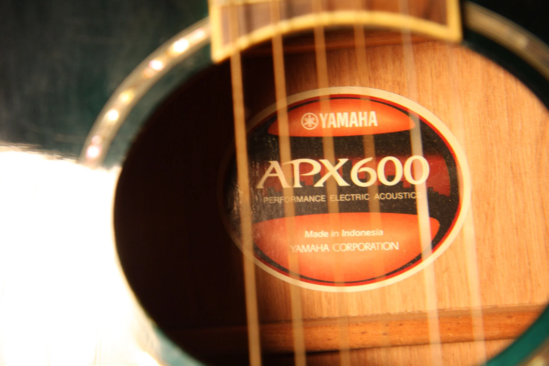 Yamaha APX600 OBB / Электроакустическая гитара - миниатюра 10