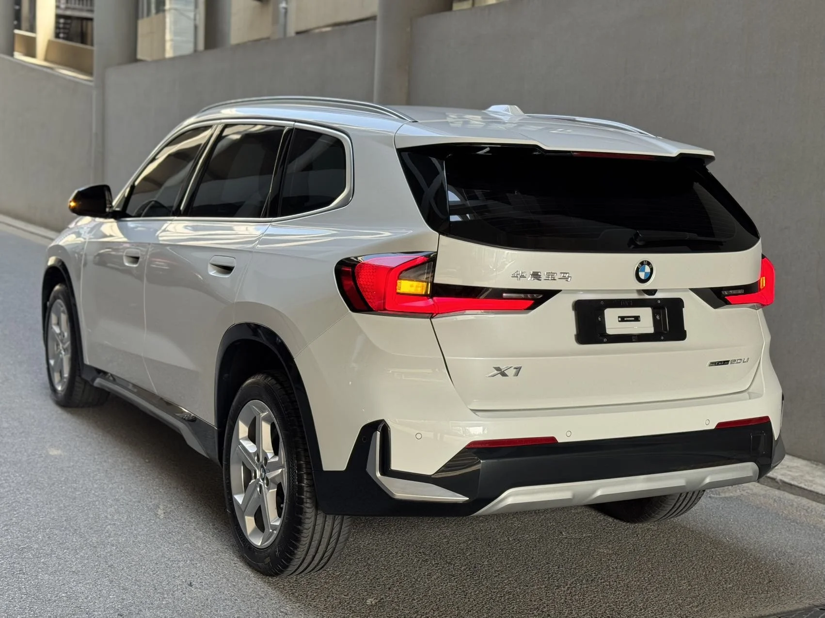 BMW X1 sDrive20Li X Design 2023 Под заказ из Китая - миниатюра 3