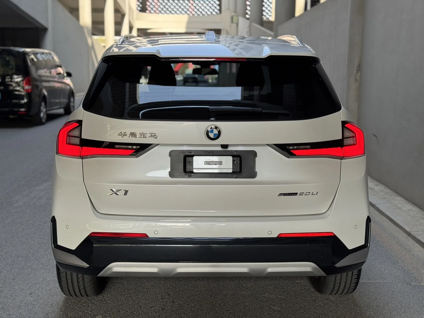 BMW X1 sDrive20Li X Design 2023 Под заказ из Китая - миниатюра 4