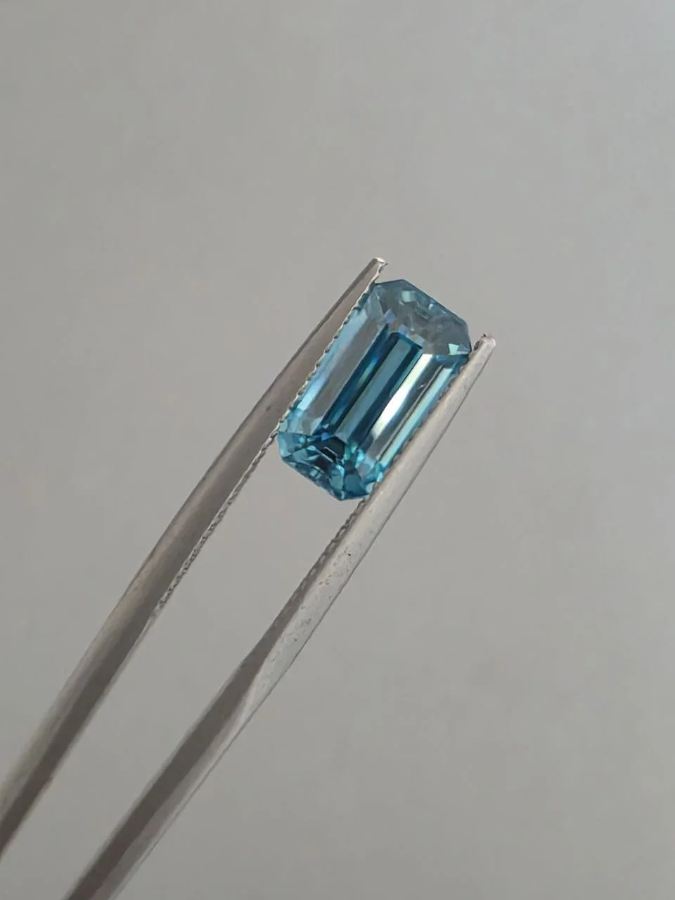 Натуральный неонголубой циркон 5.49Ct., Камбоджа - миниатюра 2