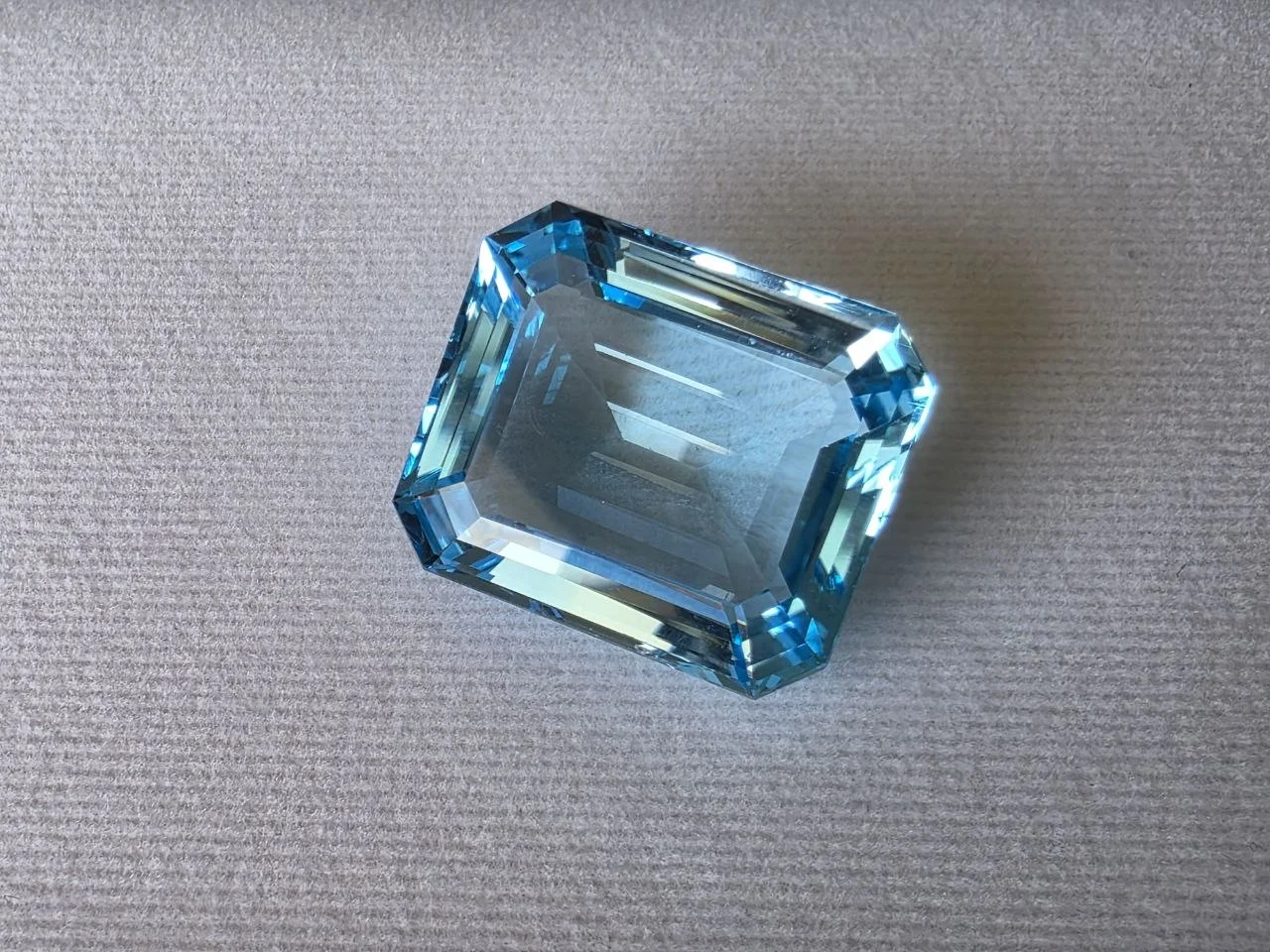 Натуральный голубой топаз, 55.40 Ct., Бразилия - изображение 1