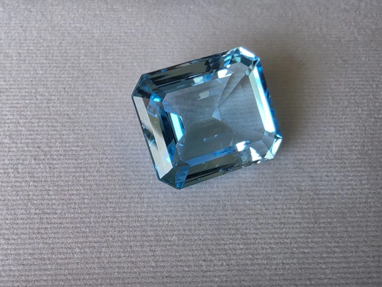 Натуральный голубой топаз, 55.40 Ct., Бразилия - миниатюра 2