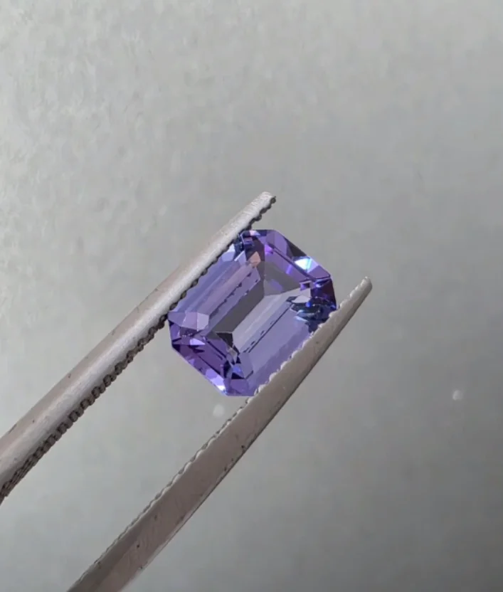 Натуральный не гретый танзанит 2,11 Ct - миниатюра 2