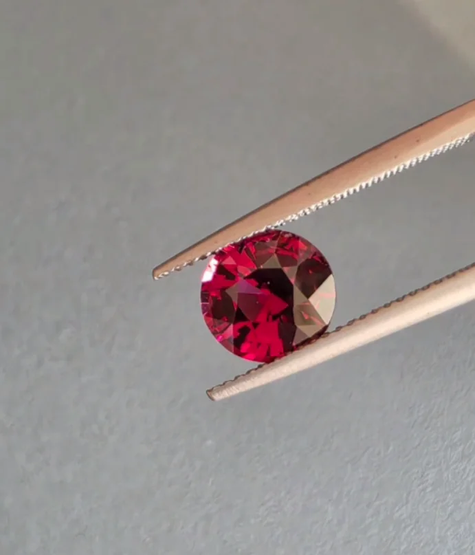 Натуральный гранат родолит 3.05Ct Танзания - изображение 1