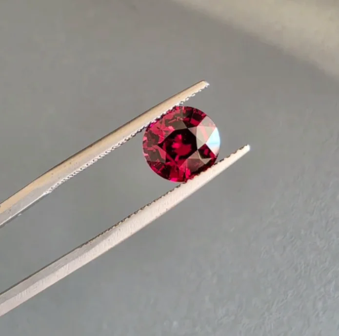 Натуральный гранат родолит 3.05Ct Танзания - миниатюра 2