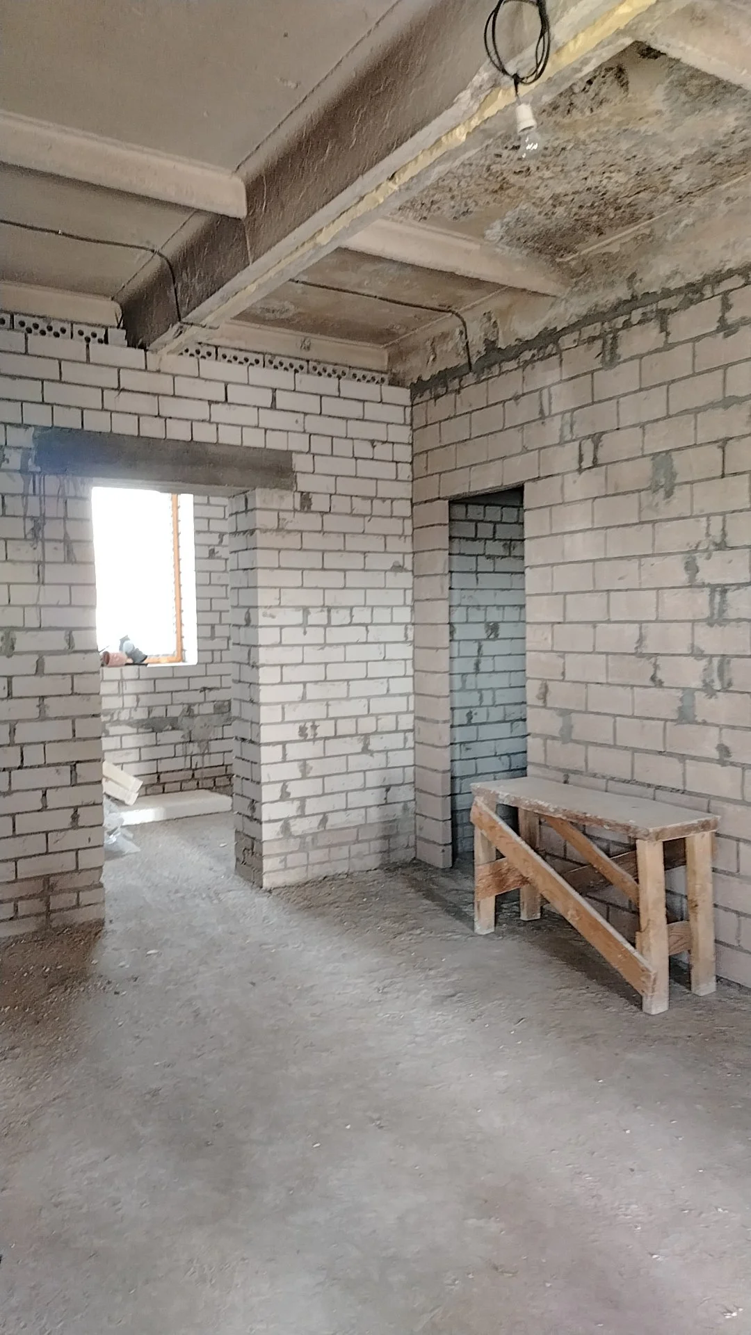 Продаю двухэтажный дом с земельным участком - миниатюра 4
