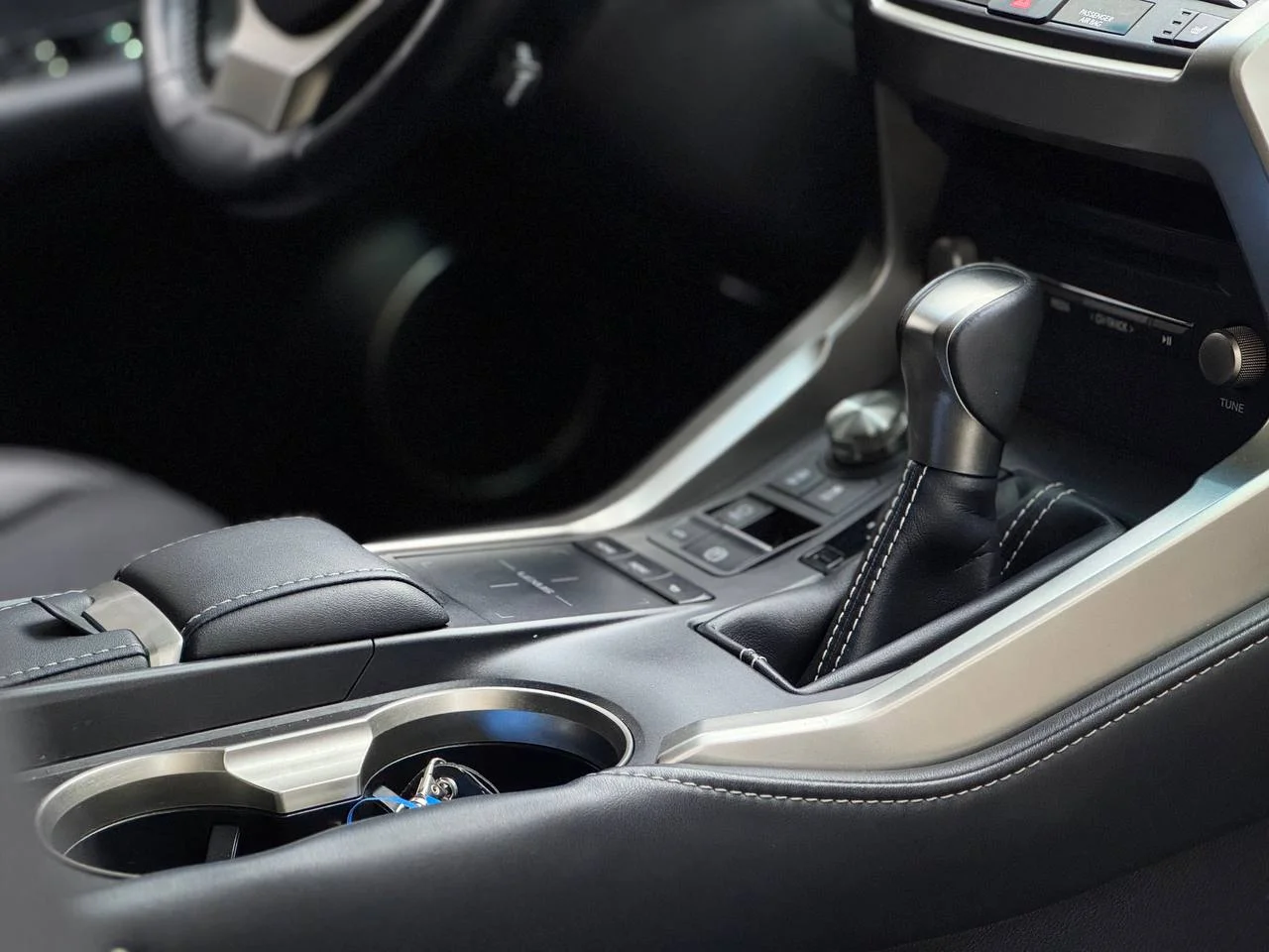 Lexus NX200 2.0 2019 год - миниатюра 9