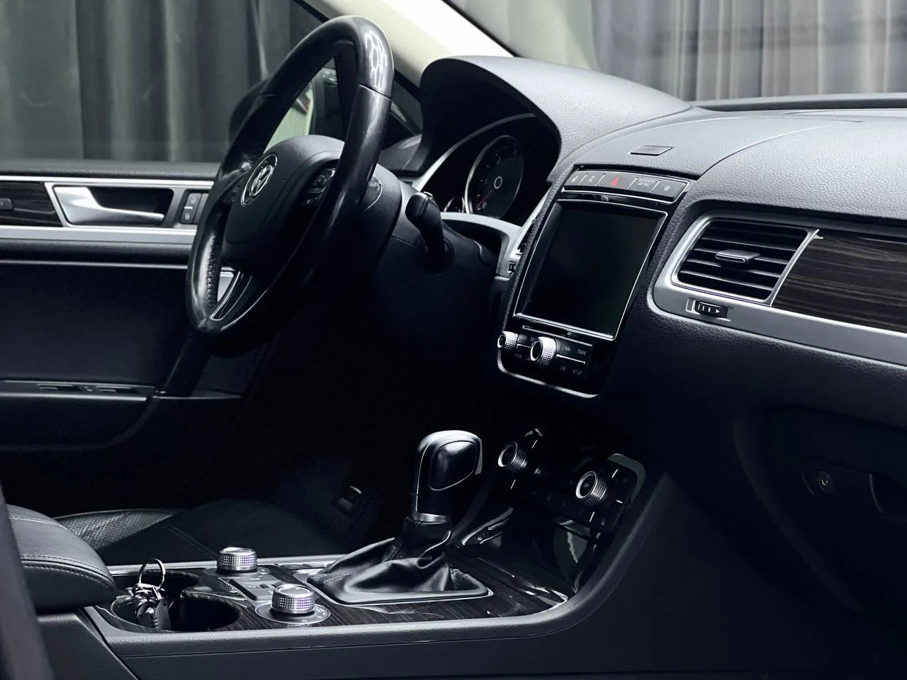 Volkswagen Touareg 3.0 АТ 2017 год - миниатюра 23
