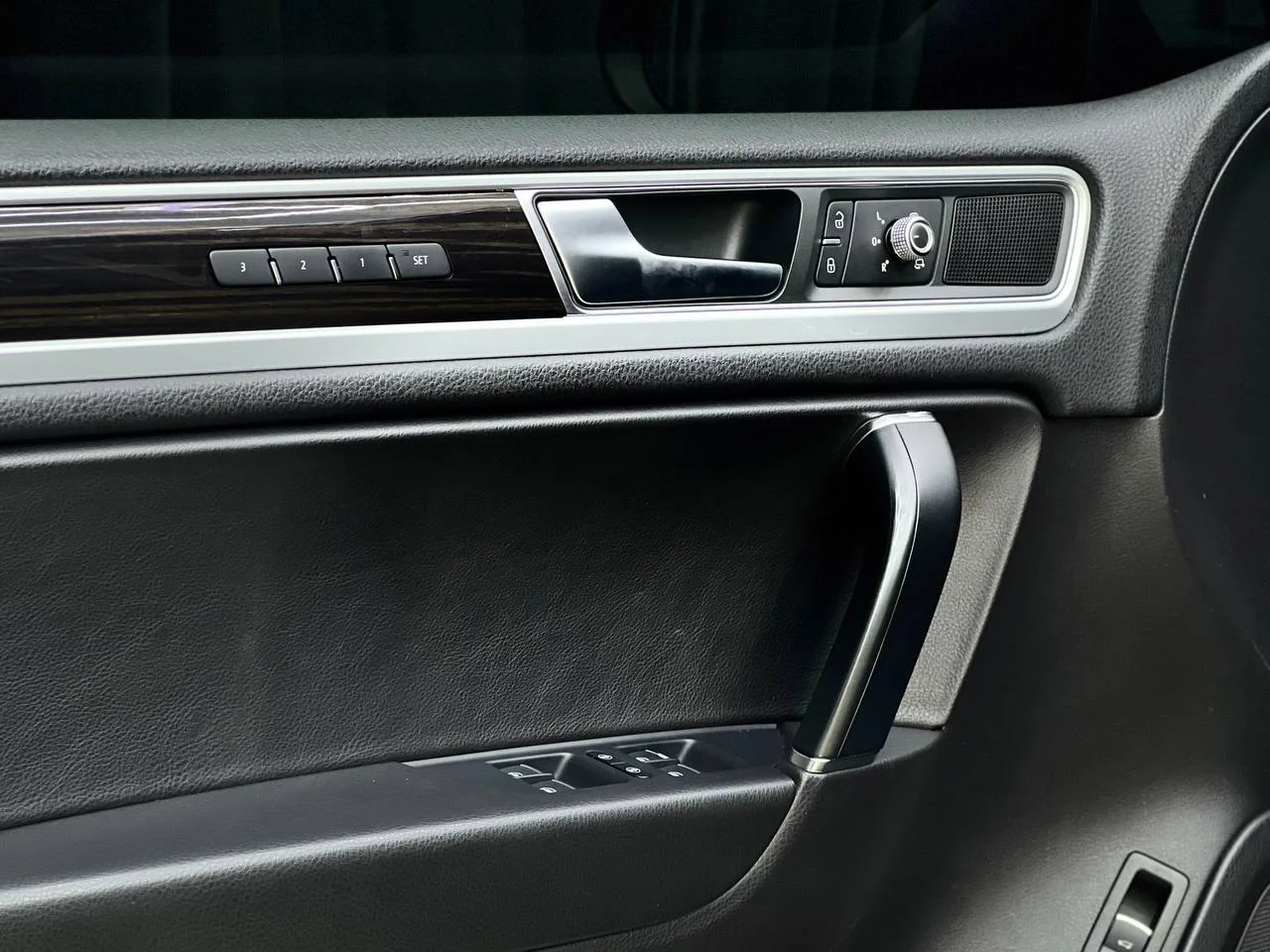 Volkswagen Touareg 3.0 АТ 2017 год - миниатюра 30