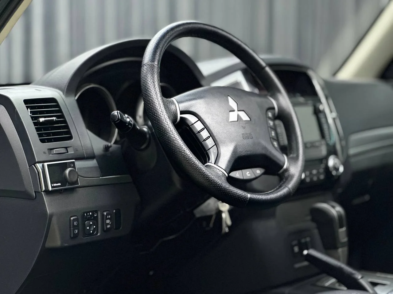 Mitsubishi Pajero 3.2 АТ 2014 год - миниатюра 19