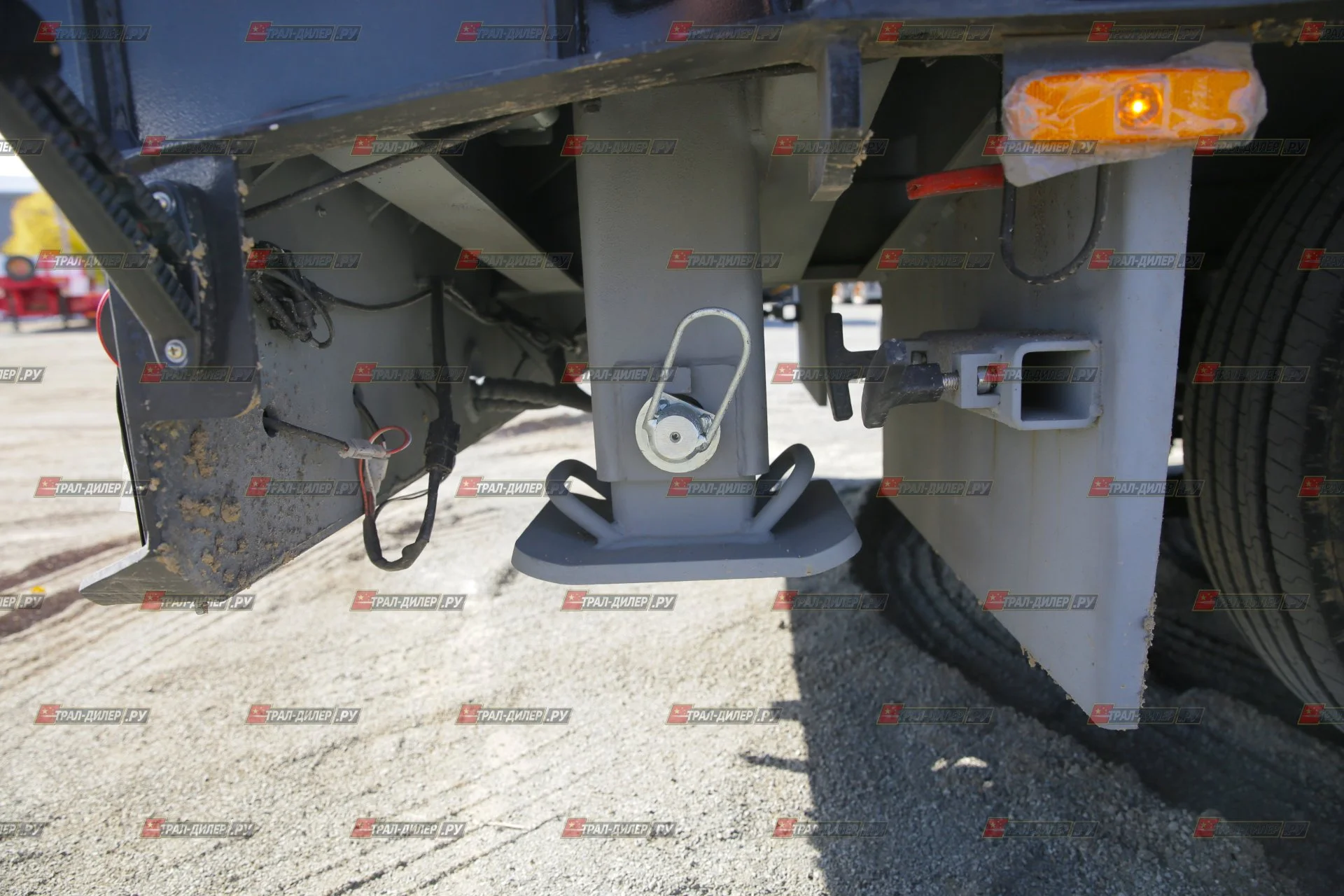 Телескопический низкорамный-раздвижной трал Amur LYR9806TDPW 80 т пневмоподвеска - миниатюра 7