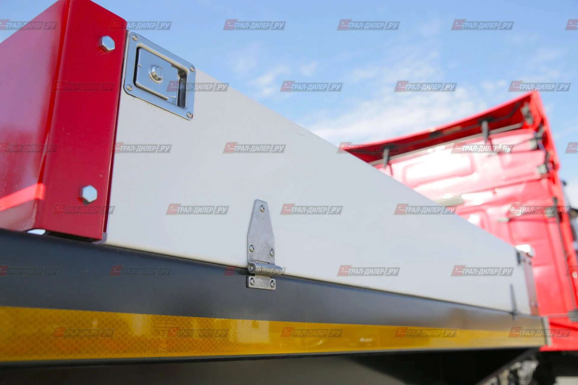 Телескопический низкорамный-раздвижной трал Amur LYR9806TDPW 80 т пневмоподвеска - миниатюра 16
