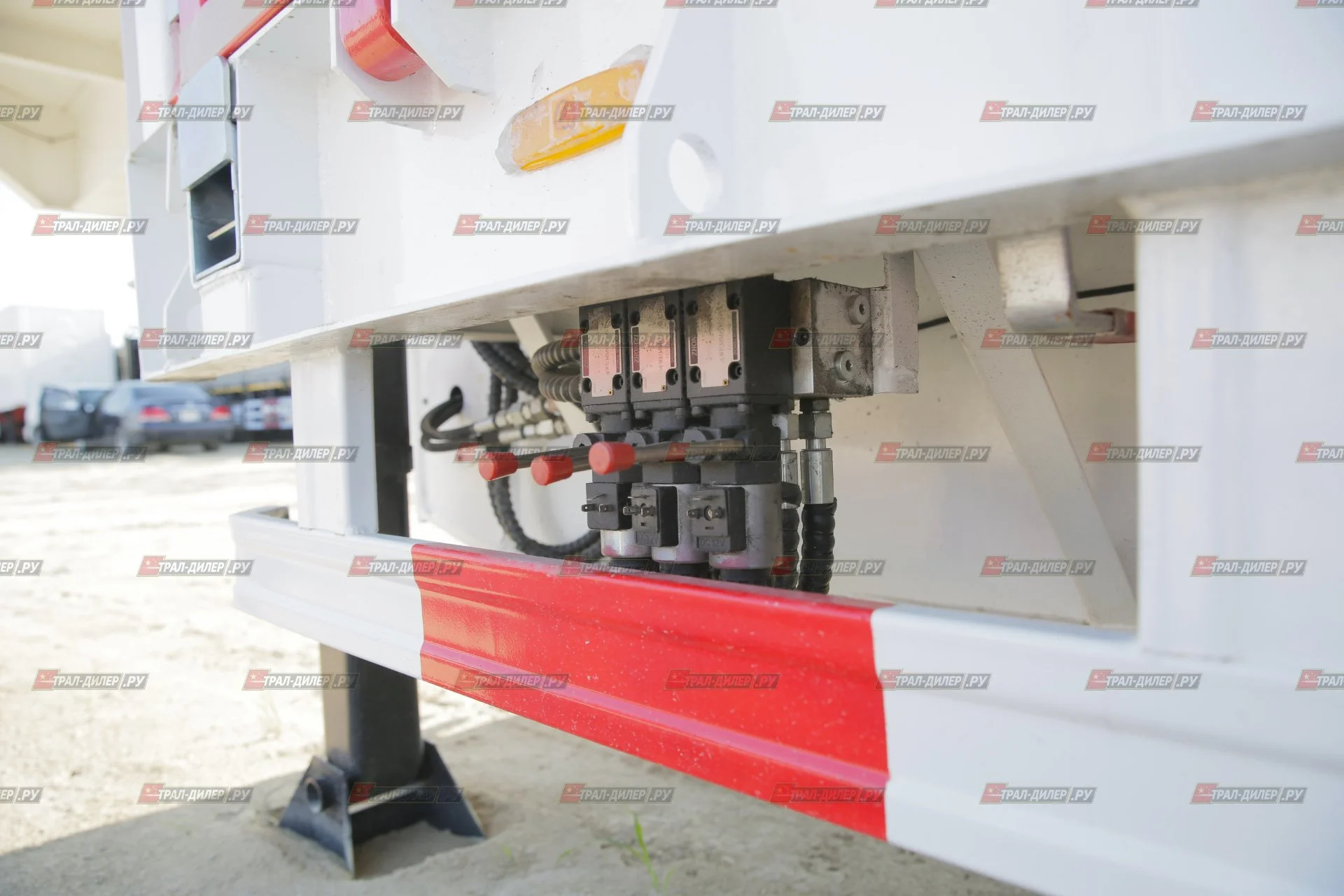 Раздвижной низкорамный трал Amur LYR9806TDPW 70 т - миниатюра 23