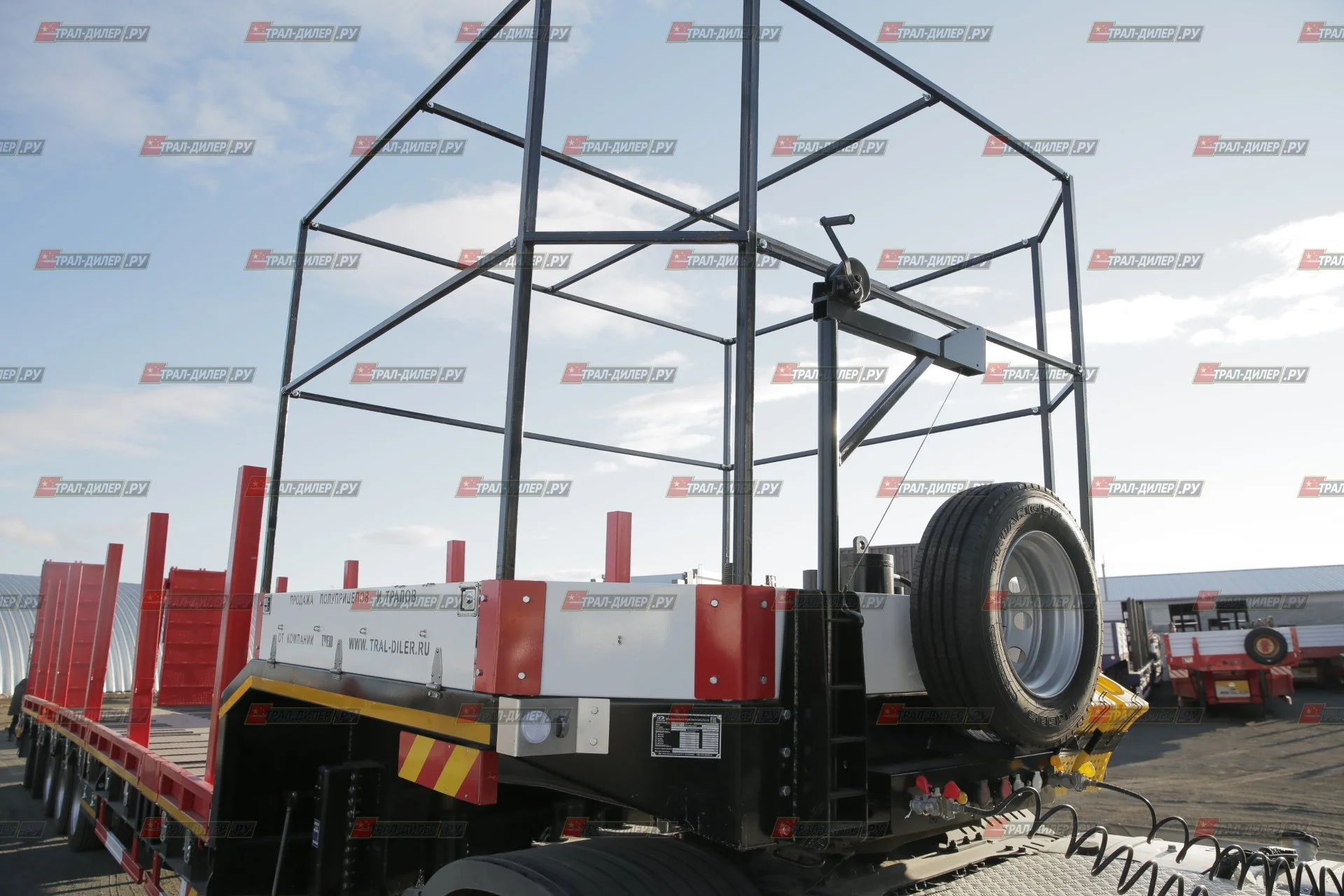 Раздвижной низкорамный трал Amur LYR9806TDPW с тентом на гусаке - миниатюра 4