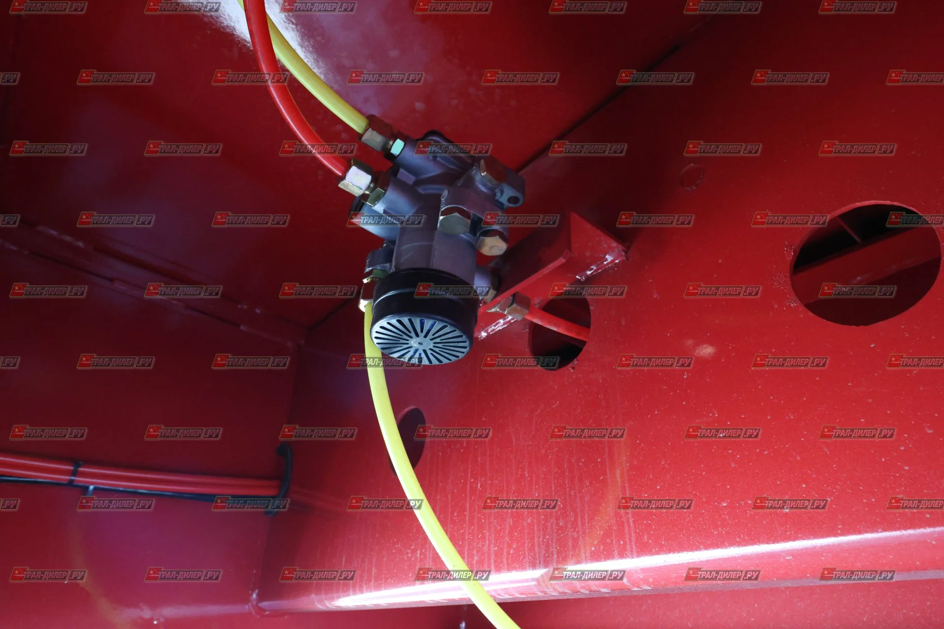 Среднерамный трал CIMC (AMUR) LYR96071TDPХZF 100 т - миниатюра 84