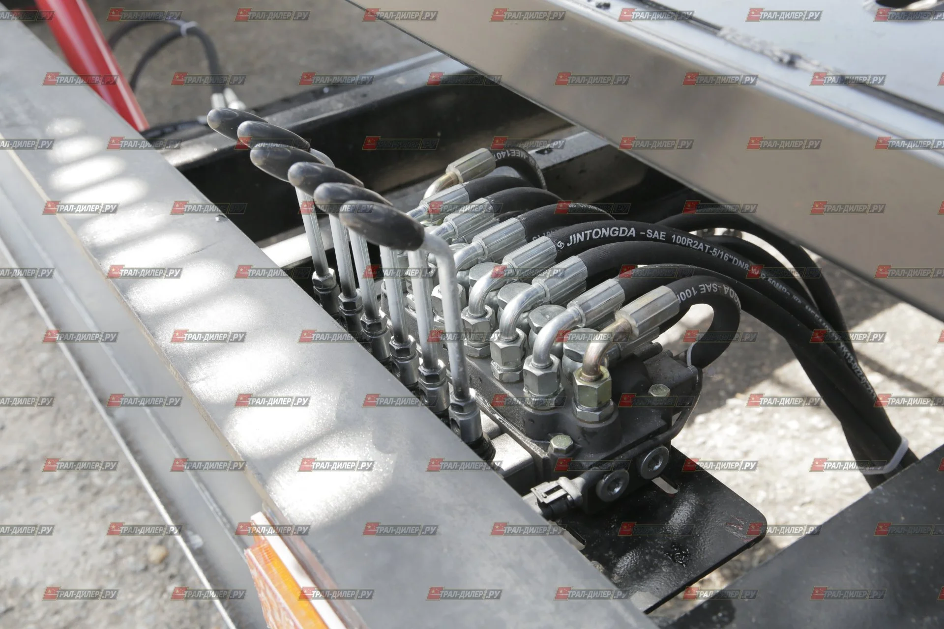 Автовоз винтовой Luxuda LZC9405BG на 8 машин - миниатюра 32