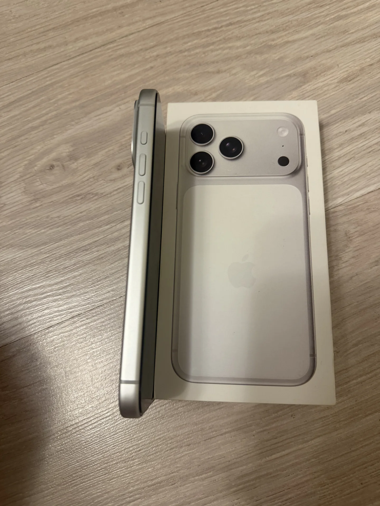 iPhone 17 pro max - миниатюра 3