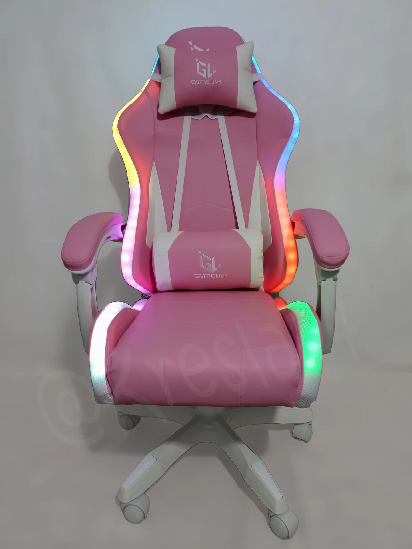 Геймерское кресло с RGB подсветкой розовое - миниатюра 3