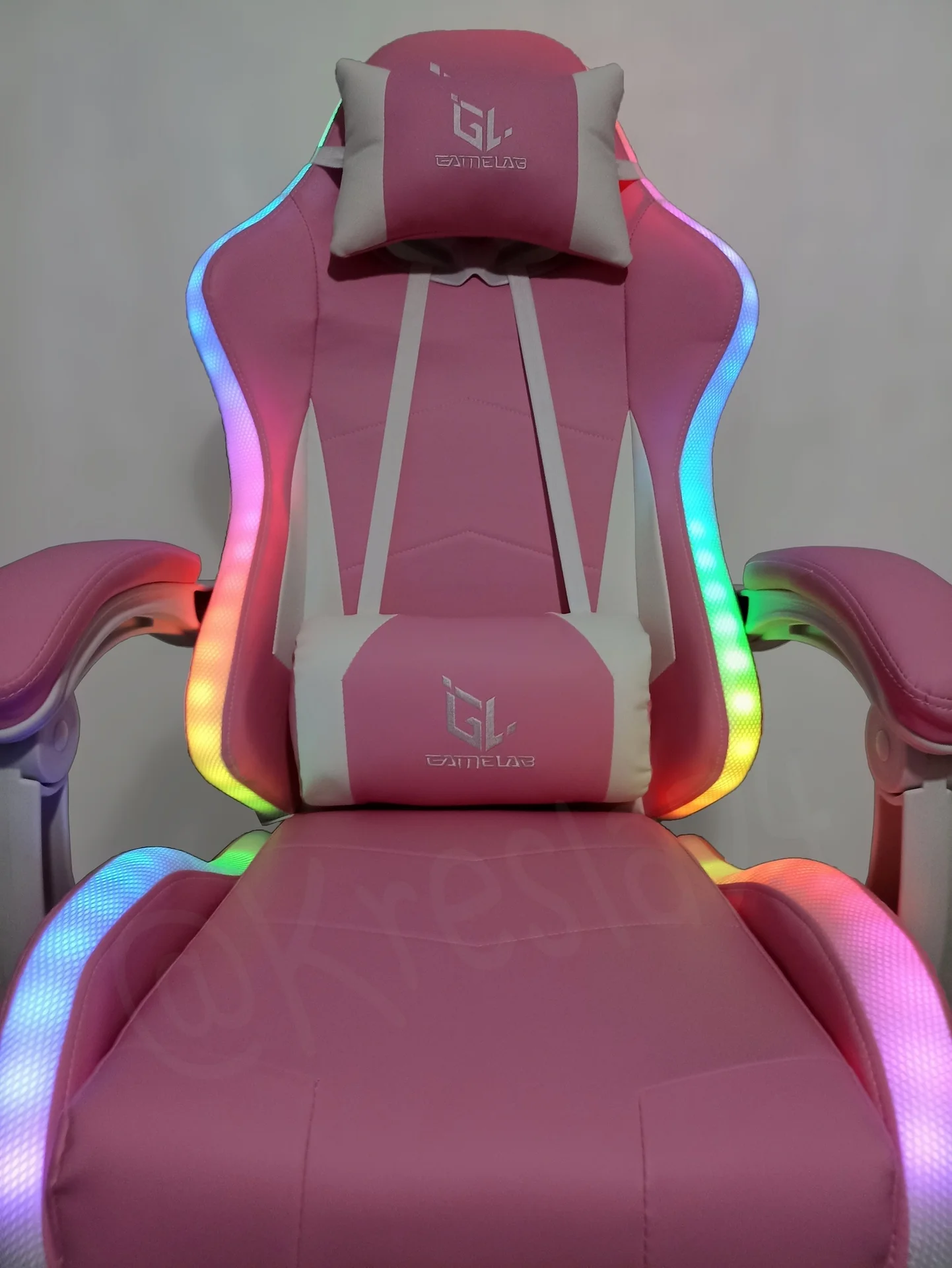 Геймерское кресло с RGB подсветкой розовое - миниатюра 4