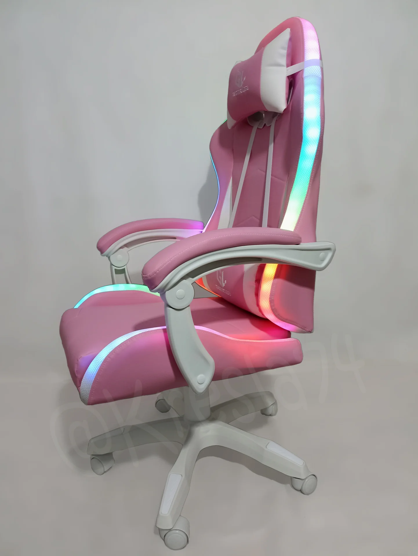 Геймерское кресло с RGB подсветкой розовое - миниатюра 7