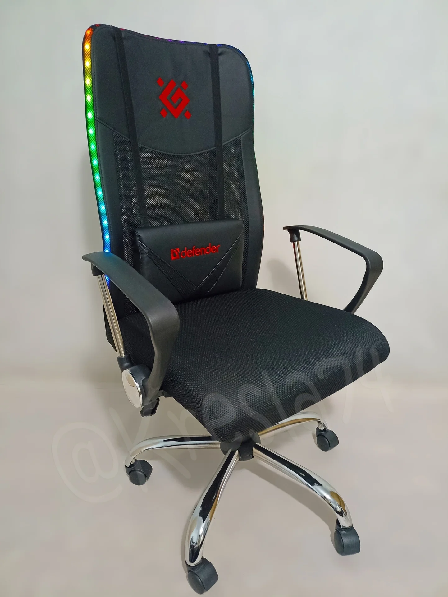 Игровое кресло Defender с RGB подсветкой - изображение 1