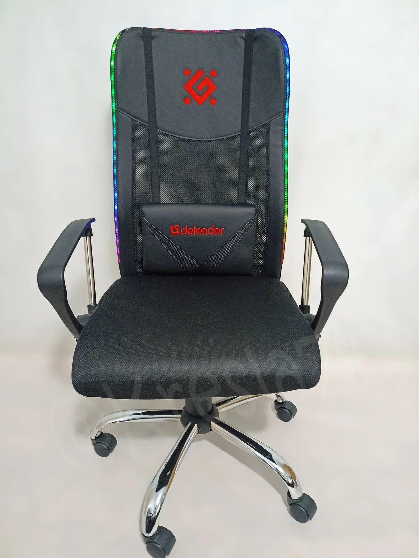 Игровое кресло Defender с RGB подсветкой - миниатюра 2