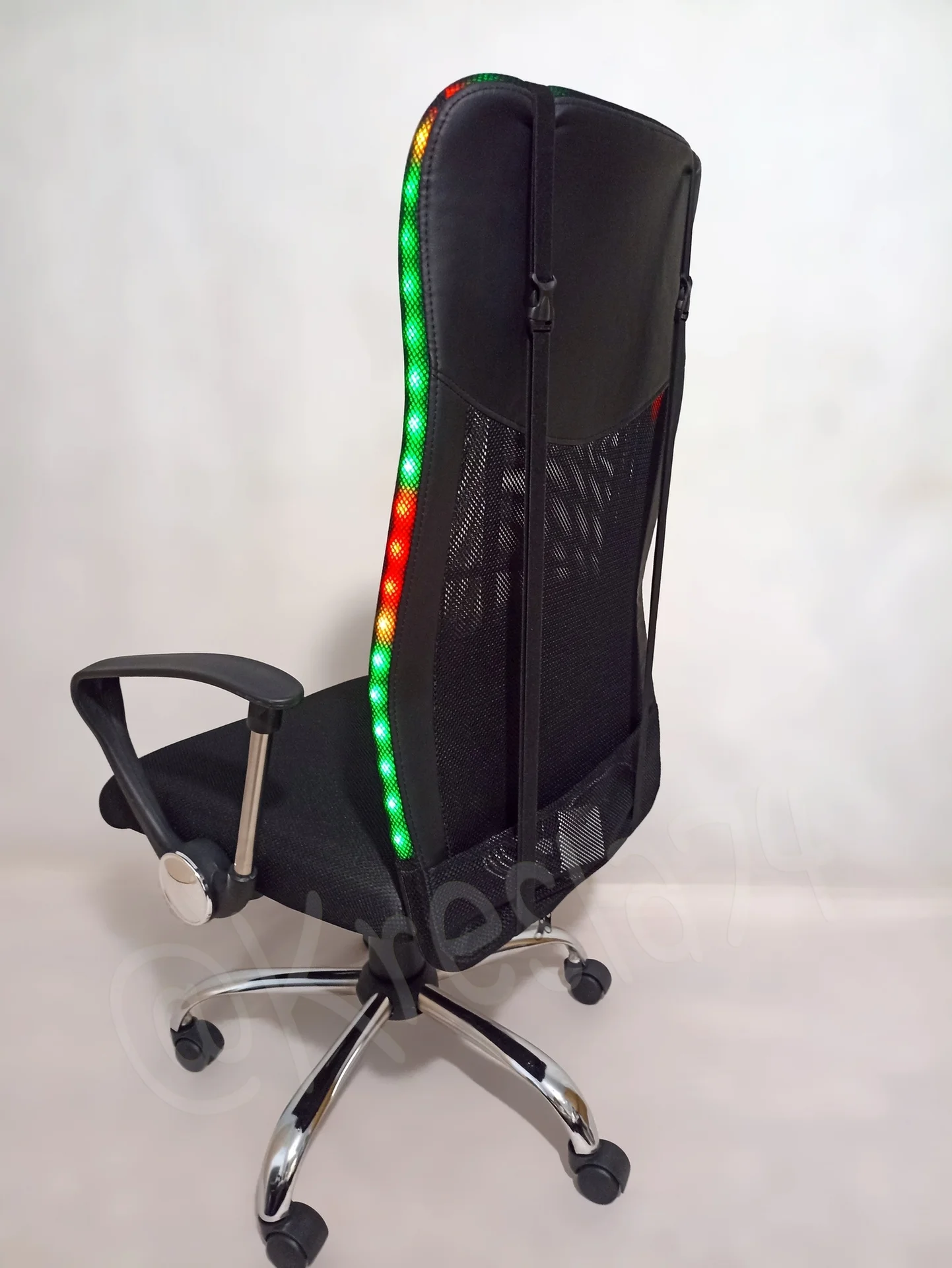 Игровое кресло Defender с RGB подсветкой - миниатюра 4