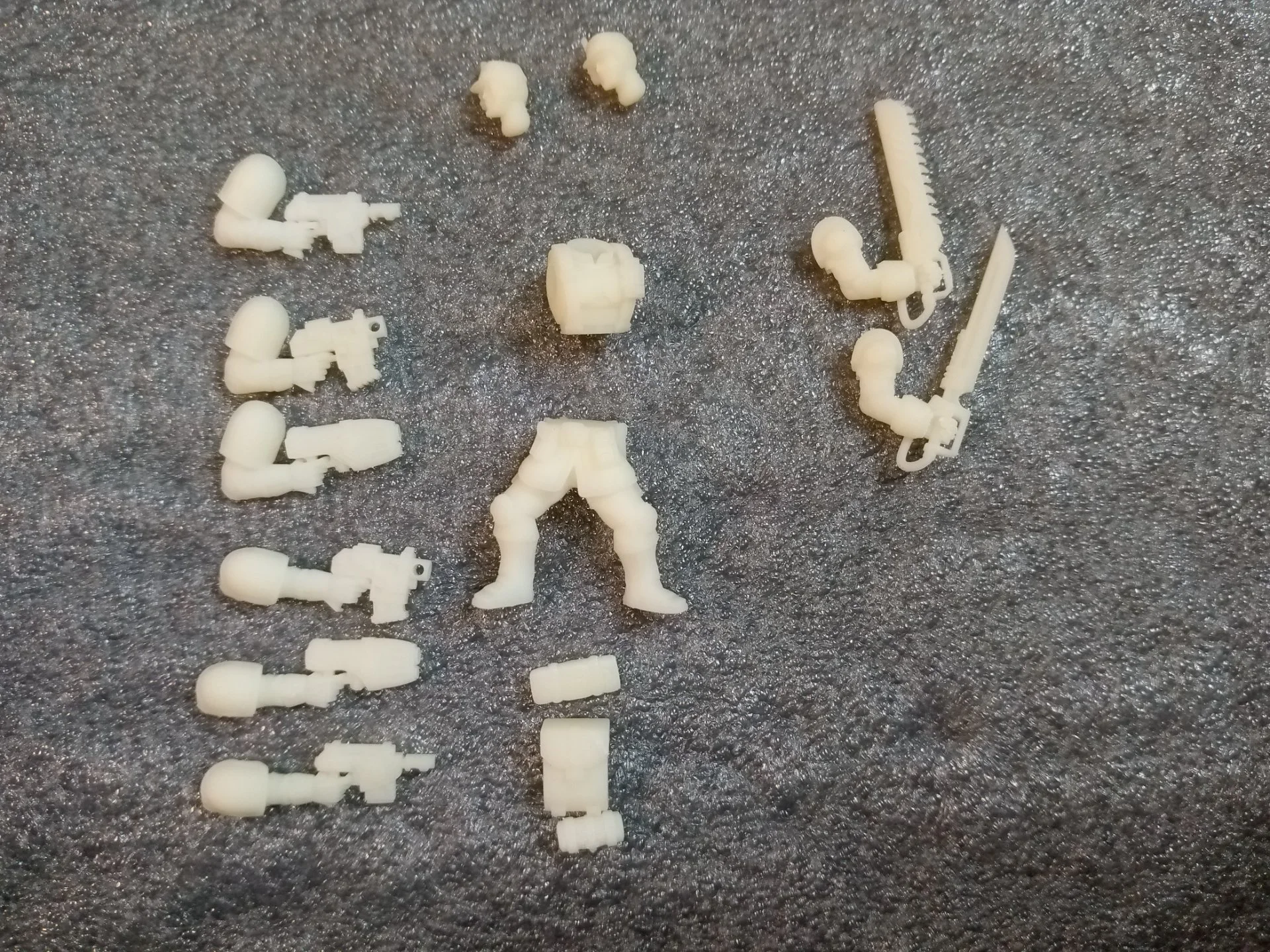 Мини фигурки по вселенной Warhammer 40k - миниатюра 3