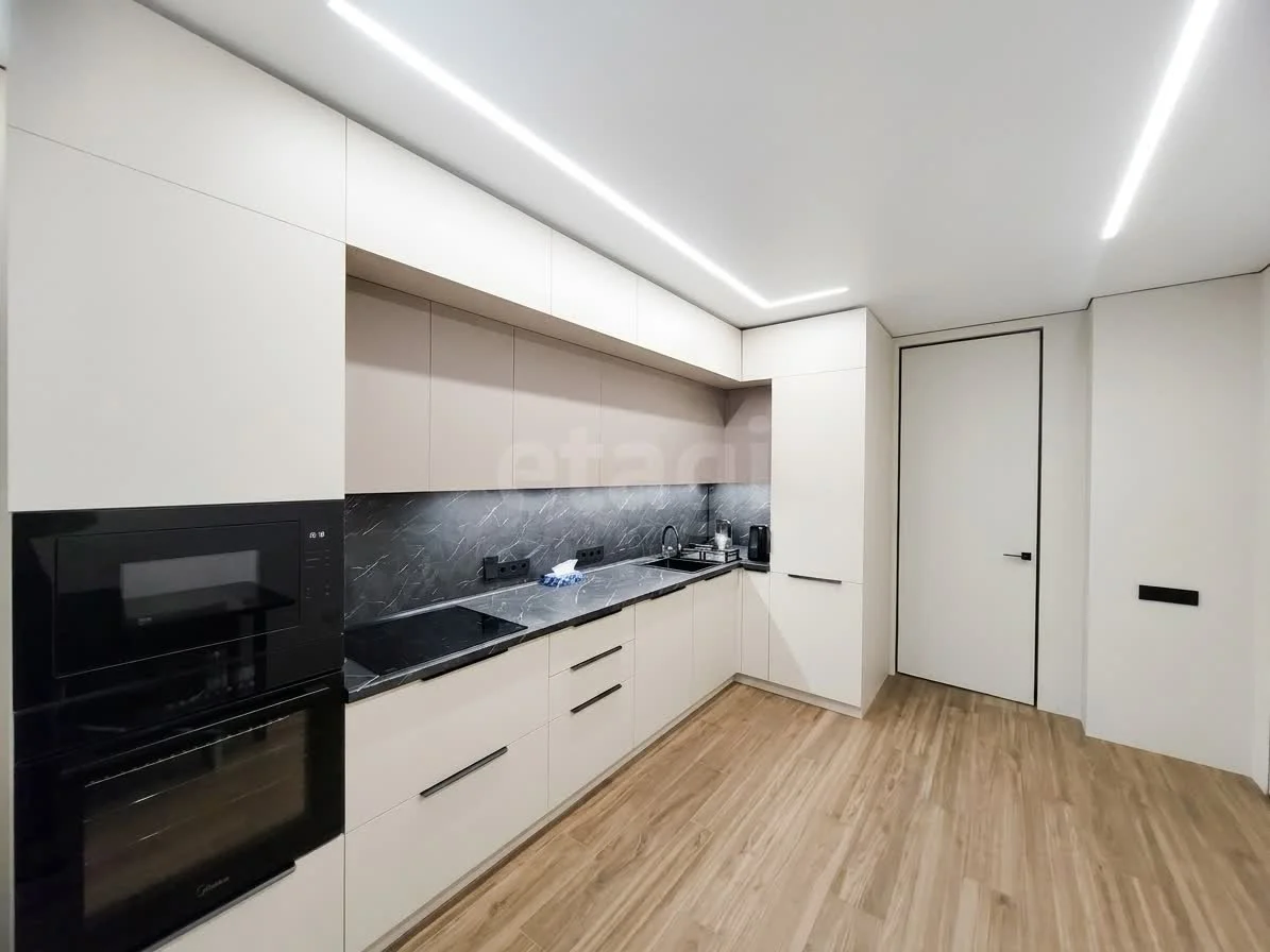 3-к квартира, 82.7м² (улица имени Героя Николая Шевелёва, 3) - миниатюра 2