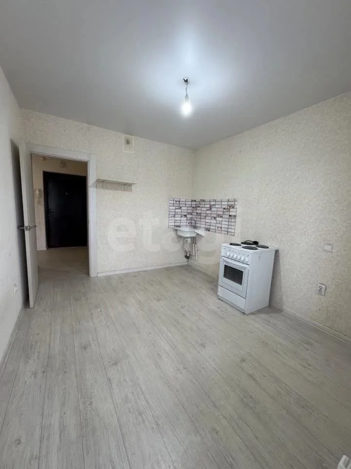 3-к квартира, 81м² (улица Генерал-лейтенанта Александра Сапрунова, 15) - миниатюра 2