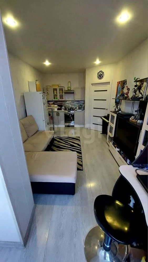 1-к квартира, 37м² (улица имени В.М. Комарова, 21/1к3) - миниатюра 3