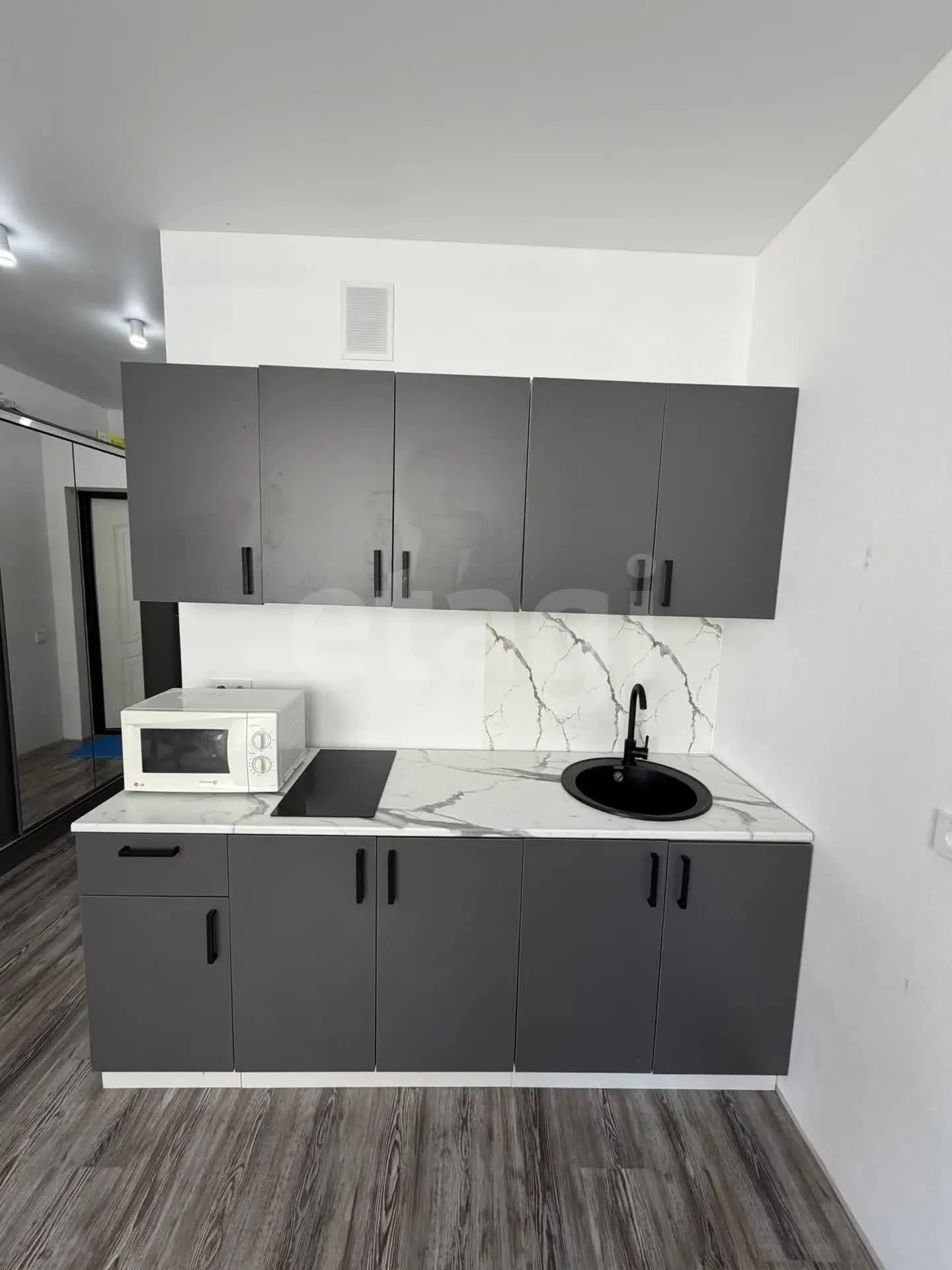 Студия, 24м² (улица Краеведа Соловьёва, 6к4) - миниатюра 3