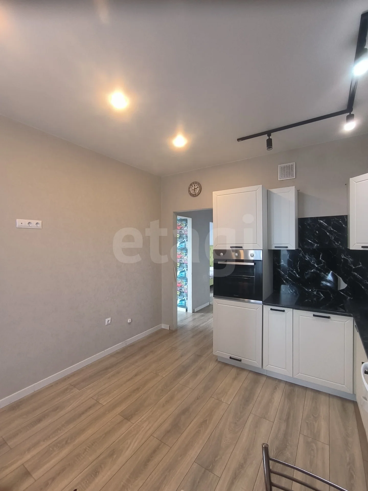 2-к квартира, 51.3м² (улица Лётчика Позднякова, 2к15) - миниатюра 3