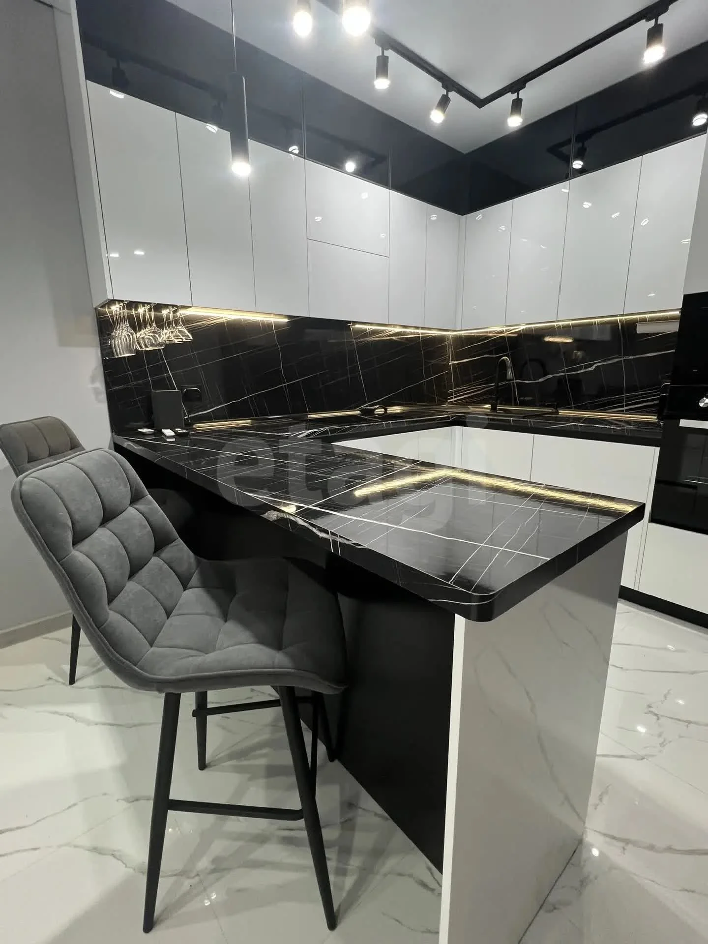 2-к квартира, 55.6м² (улица Лётчика Позднякова, 2к14) - миниатюра 2