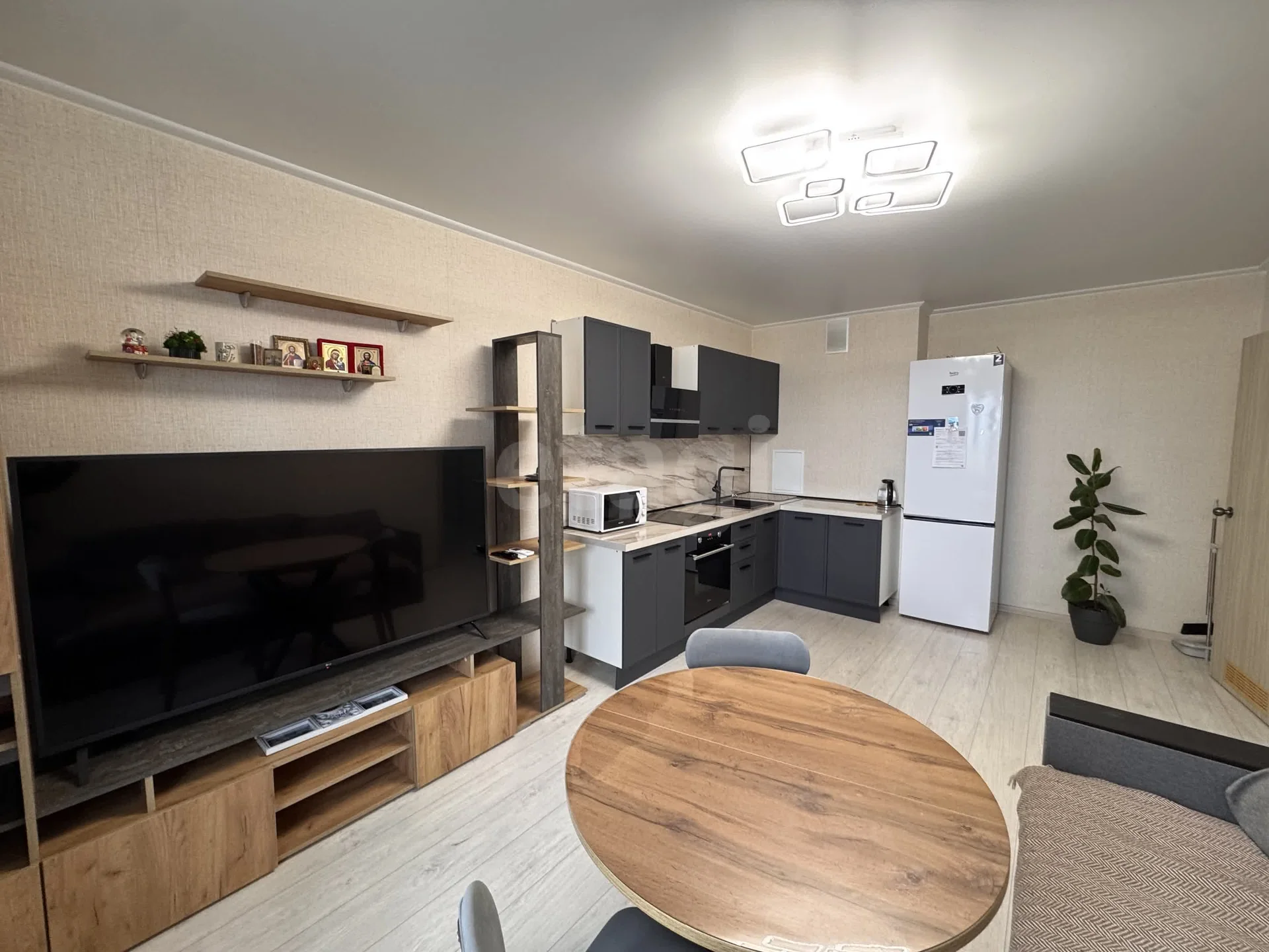 2-к квартира, 55.9м² (улица Генерал-лейтенанта Александра Сапрунова, 37к1) - миниатюра 2
