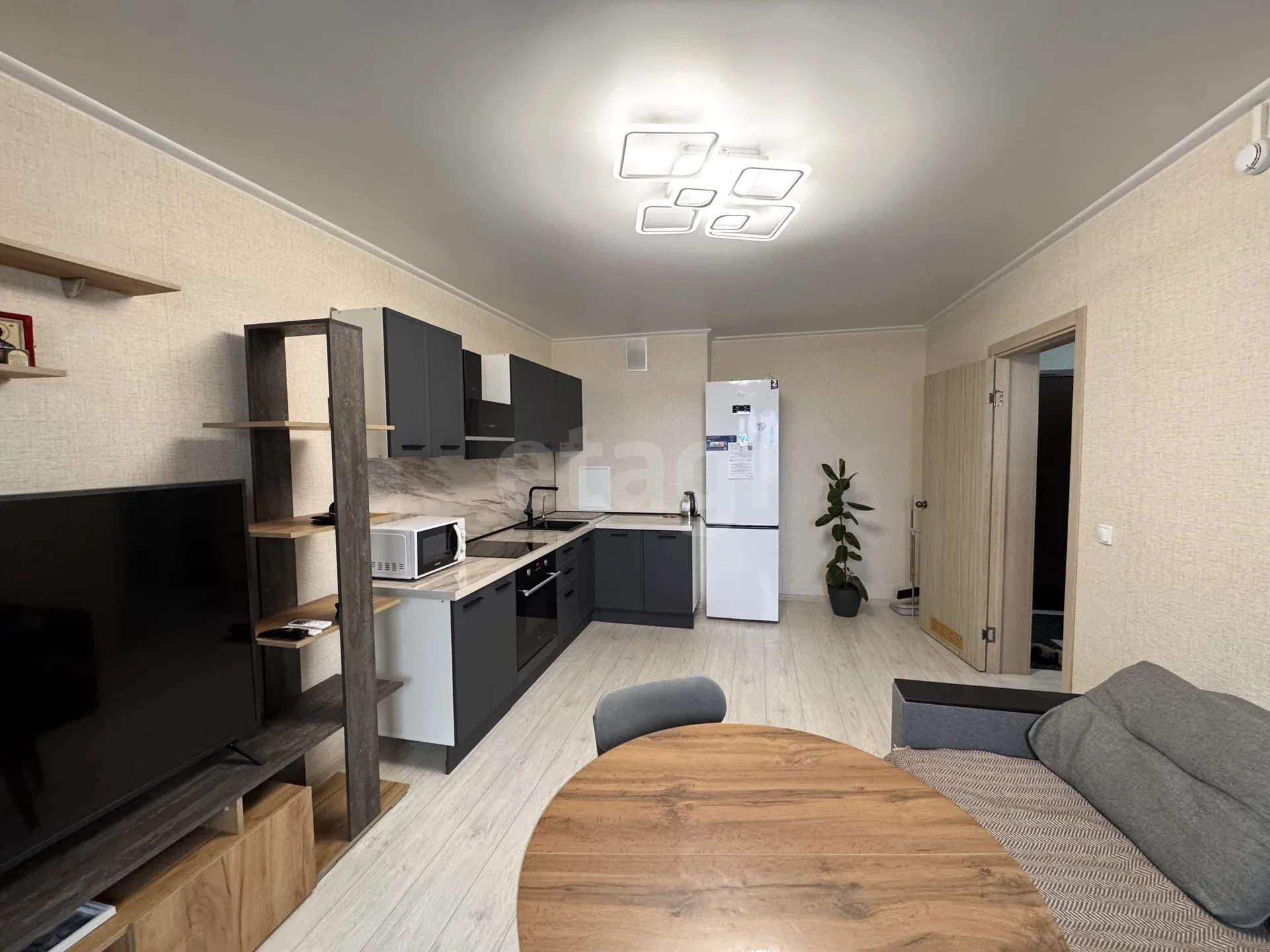 2-к квартира, 55.9м² (улица Генерал-лейтенанта Александра Сапрунова, 37к1) - миниатюра 3