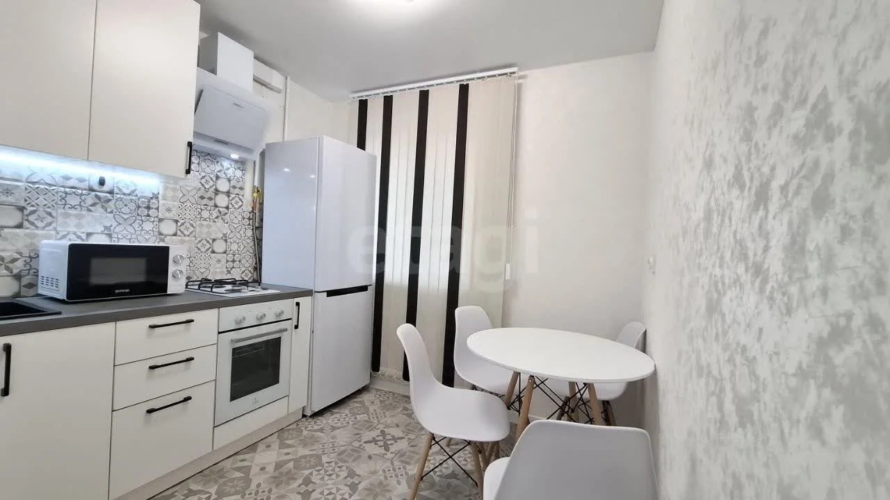 2-к квартира, 41.8м² (Ставропольская улица, 262) - миниатюра 3